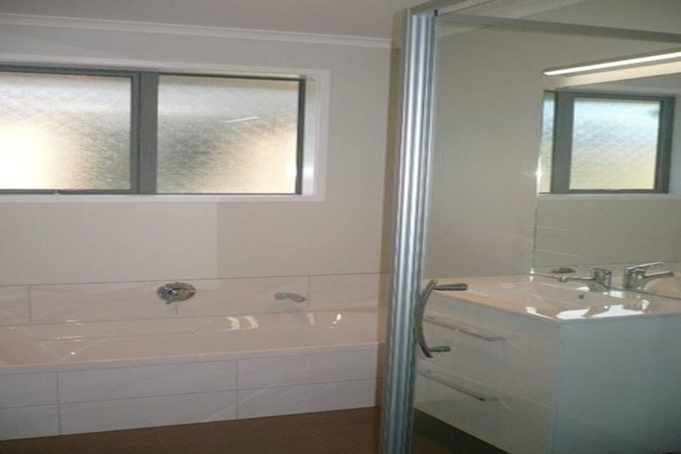 Photo of property in 12 Maxwell Road, Pukekohe, 2120