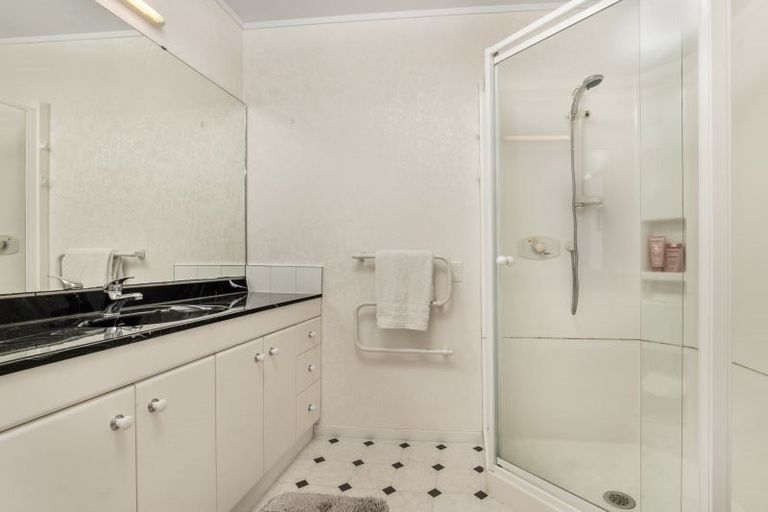 Photo of property in 10 Carnmore Place, Torbay, Auckland, 0630