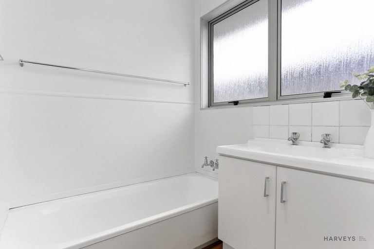 Photo of property in 110 Parrs Cross Road, Sunnyvale, Auckland, 0612