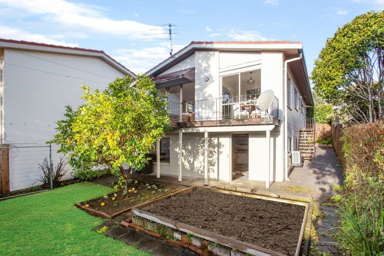 Photo of property in 15c Aratonga Avenue, Greenlane, Auckland, 1051