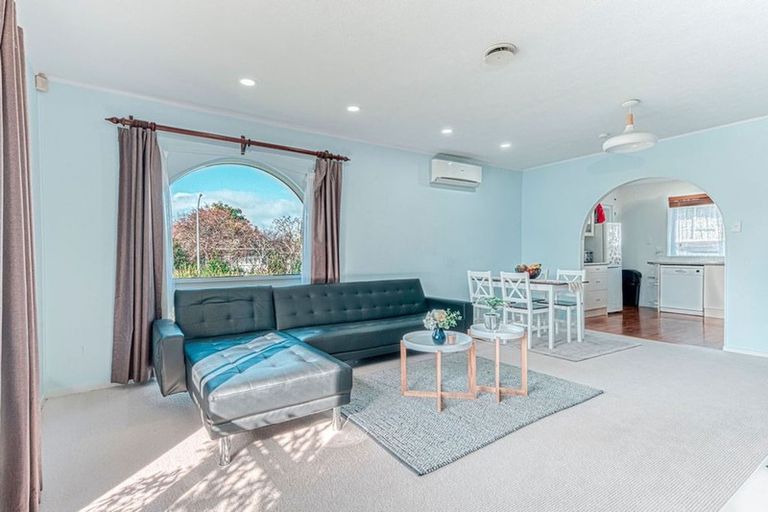 Photo of property in 2/63 Walworth Avenue, Pakuranga Heights, Auckland, 2010