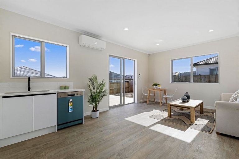 Photo of property in 20 Gilbransen Road, Kumeu, 0810