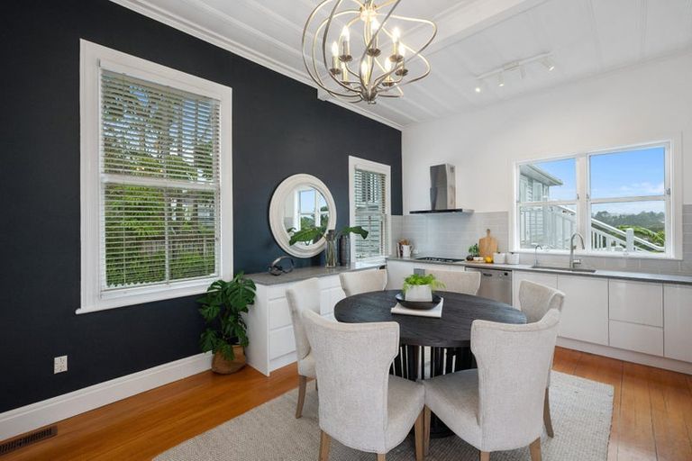 Photo of property in 30 Maritime Terrace, Birkenhead, Auckland, 0626