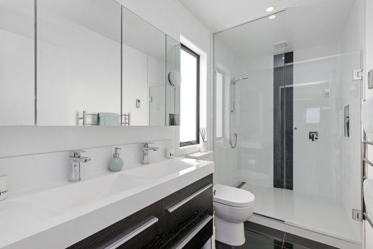 Photo of property in 32 Lanyon Place, Whitby, Porirua, 5024