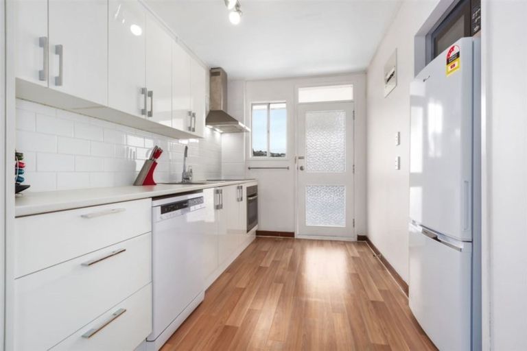 Photo of property in 10/35 Mana Esplanade, Paremata, Porirua, 5026