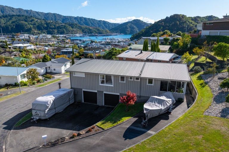 Photo of property in 14 Seaview Crescent, Picton, 7220