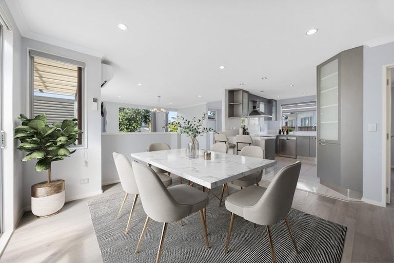 Photo of property in 10 Lupetti Rise, West Harbour, Auckland, 0618