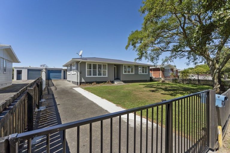 Photo of property in 42 Robinson Crescent, Westbrook, Palmerston North, 4412
