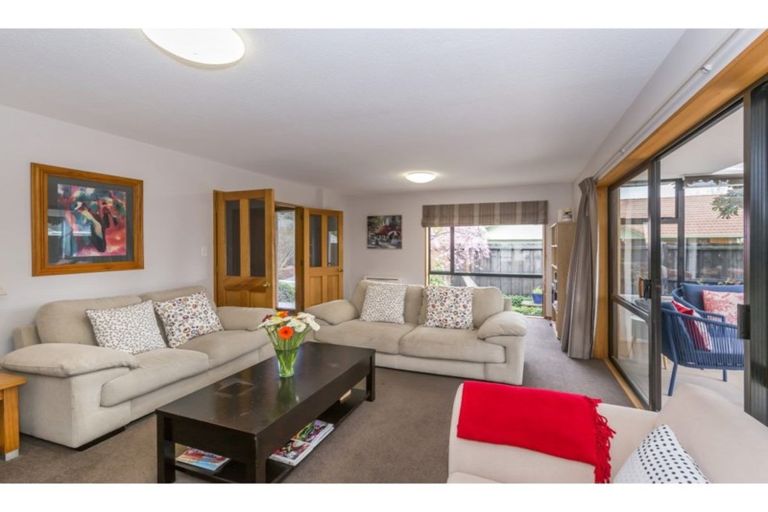 Photo of property in 2/8 Herbs Place, Cashmere, Christchurch, 8022