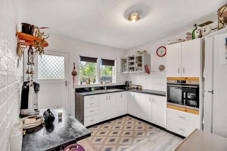 Photo of property in 243 Kenilworth Road, Mayfair, Hastings, 4122