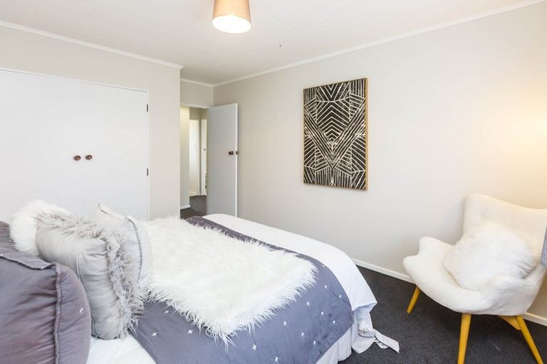 Photo of property in 1/21 Roband Crescent, Brown Owl, Upper Hutt, 5018