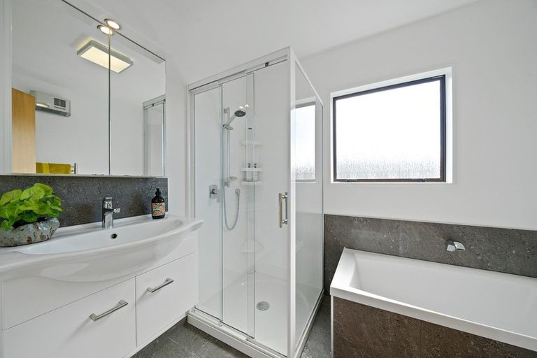 Photo of property in 56 Frobisher Street, Island Bay, Wellington, 6023