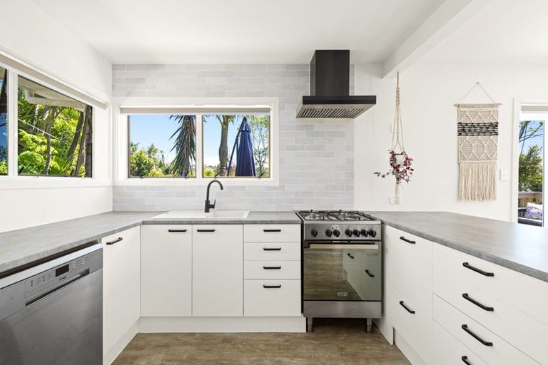 Photo of property in 1/92 Saddleback Rise, Murrays Bay, Auckland, 0630