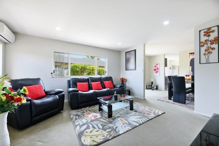 Photo of property in 8 Riverglade Parkway, Te Atatu South, Auckland, 0610