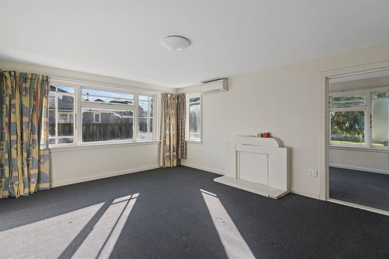 Photo of property in 122 Memorial Avenue, Burnside, Christchurch, 8053