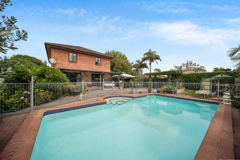 Photo of property in 16 Len Garlick Place, Pahurehure, Papakura, 2113