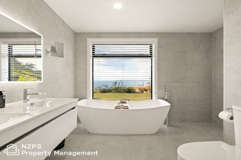 Photo of property in 49 Highgrove, Saint Clair, Dunedin, 9012