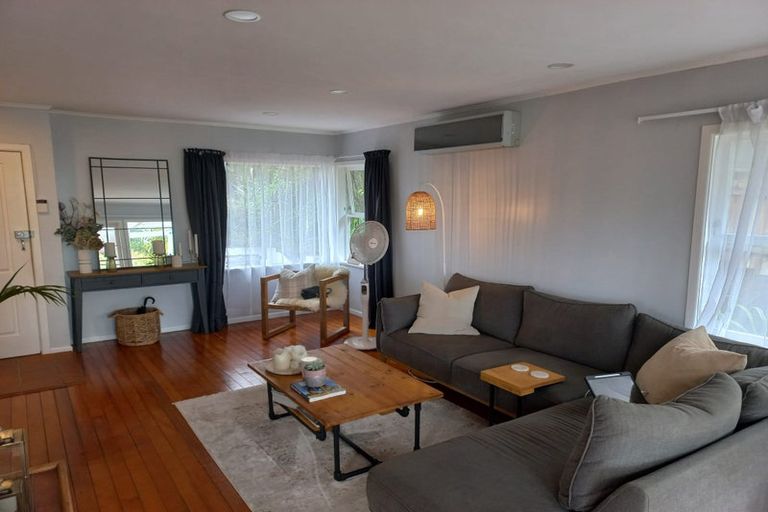 Photo of property in 1/18 Limmer Place, Browns Bay, Auckland, 0632