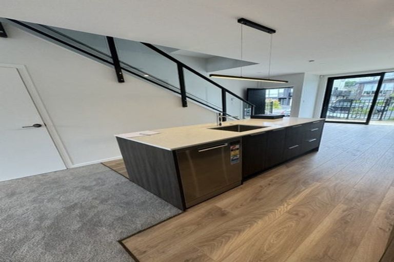 Photo of property in 8/19 Windlass Street, Long Bay, Auckland, 0630