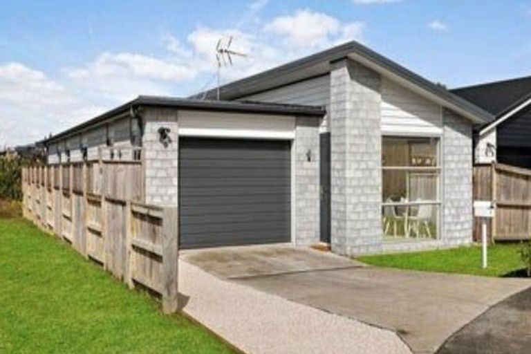 Photo of property in 8 Tomairangi Crescent, Pukekohe, 2120