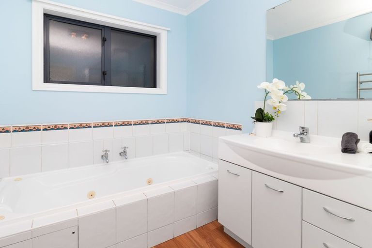 Photo of property in 6b Fovant Street, Russley, Christchurch, 8042