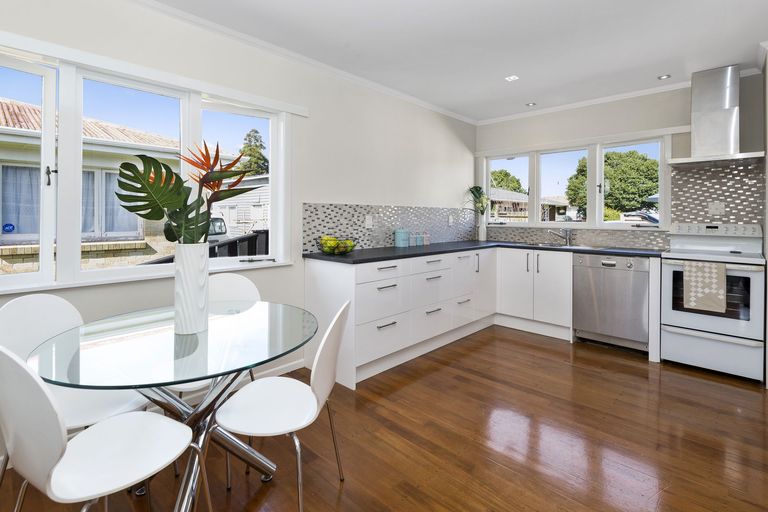 Photo of property in 22 Edmund Hillary Avenue, Papakura, 2110