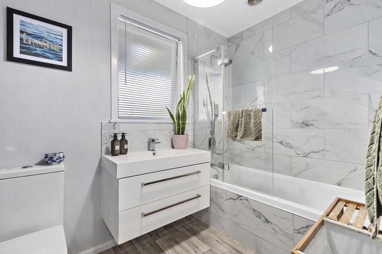 Photo of property in 2 Bremridge Place, Melville, Hamilton, 3206