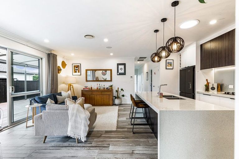 Photo of property in 9 Walter Ruddock Avenue, Kumeu, 0810