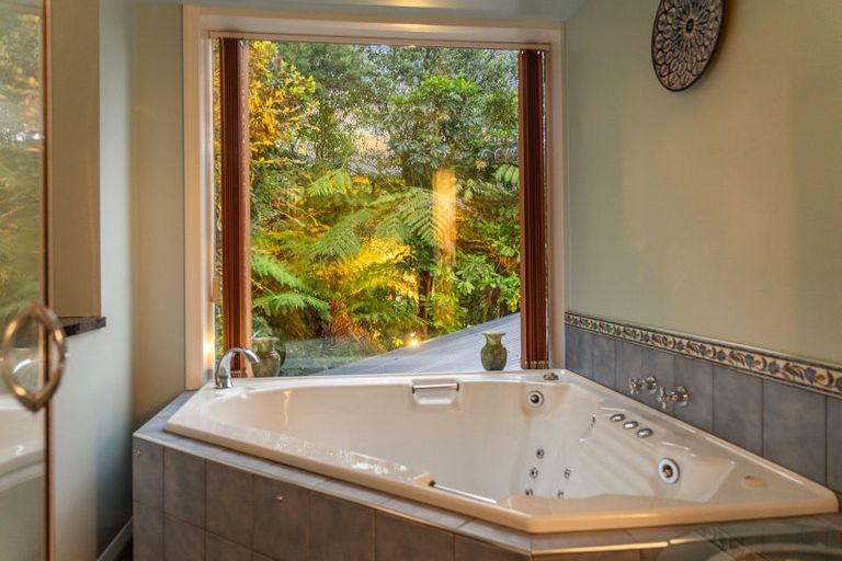 Photo of property in 39 Blue Mountains Road, Silverstream, Upper Hutt, 5019