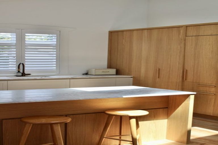 Photo of property in 8 Alberta Street, Point Chevalier, Auckland, 1022