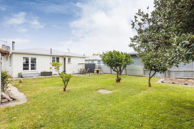 Photo of property in 17 Liverpool Street, Takaro, Palmerston North, 4412