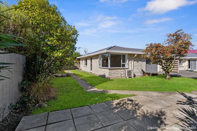 Photo of property in 2/20 Sawyers Arms Road, Northcote, Christchurch, 8052