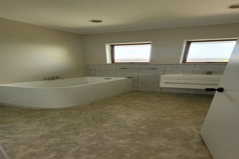 Photo of property in 3/64 Church Street, Northcote Point, Auckland, 0627