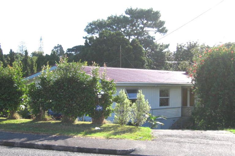 Photo of property in 26 Glen Marine Parade, Glendene, Auckland, 0602
