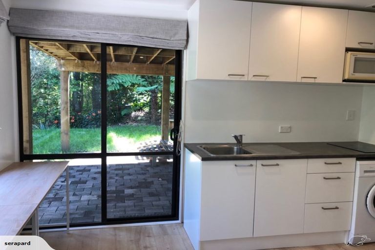 Photo of property in 33 Park Hill Road, Birkenhead, Auckland, 0626