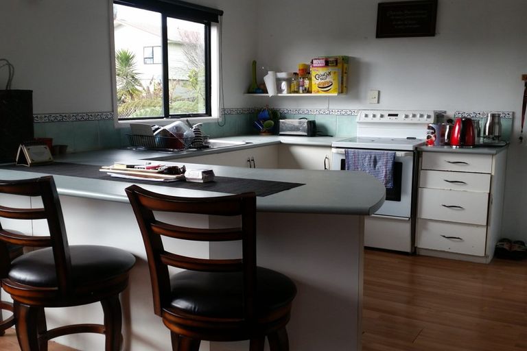 Photo of property in 57 Holmes Drive South, Massey, Auckland, 0614