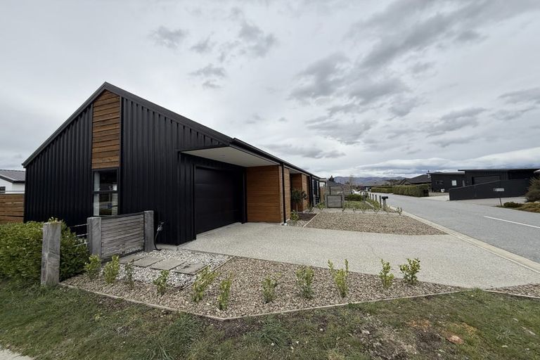Photo of property in 46 Marbleleaf Lane, Albert Town, Wanaka, 9305