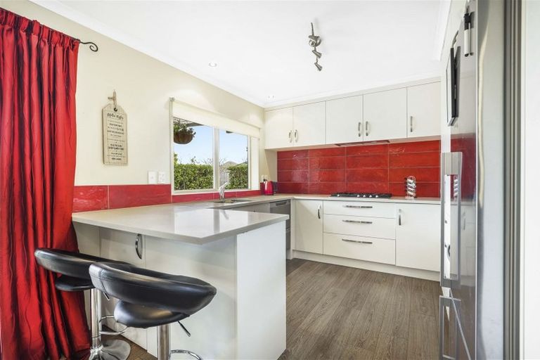 Photo of property in 6 Holly Place, Rototuna North, Hamilton, 3210