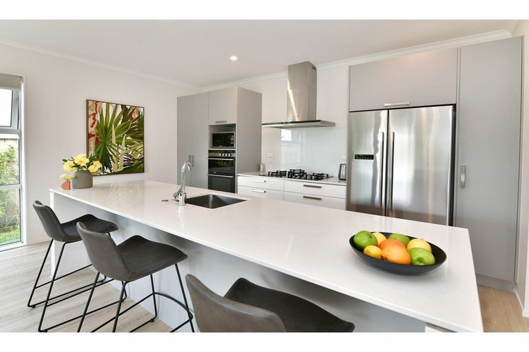 Photo of property in 6 Onekura Street, Red Beach, 0932