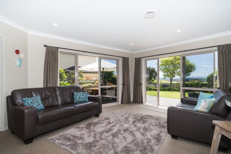 Photo of property in 87 Ruapehu Drive, Fitzherbert, Palmerston North, 4410