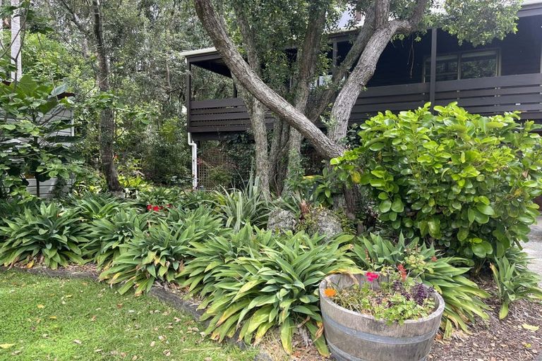 Photo of property in 42 Glenelg Road, Red Beach, 0932