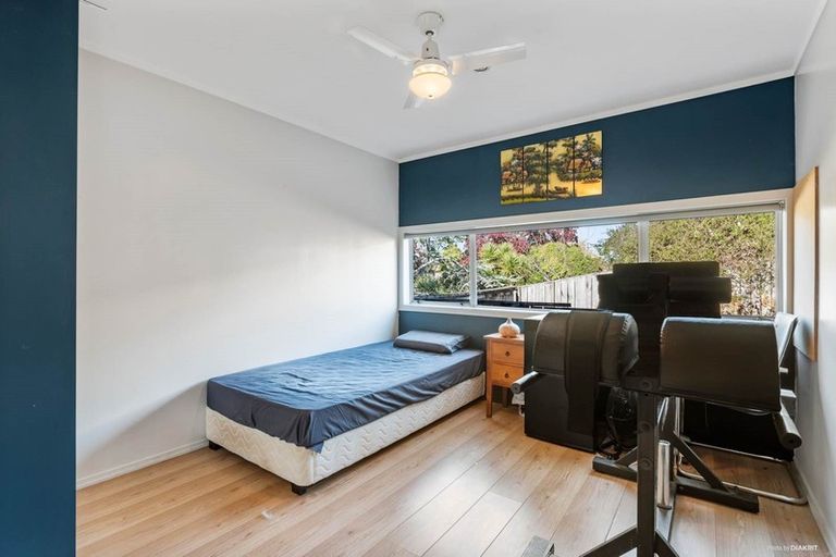 Photo of property in 1 Mirrabooka Avenue, Botany Downs, Auckland, 2010