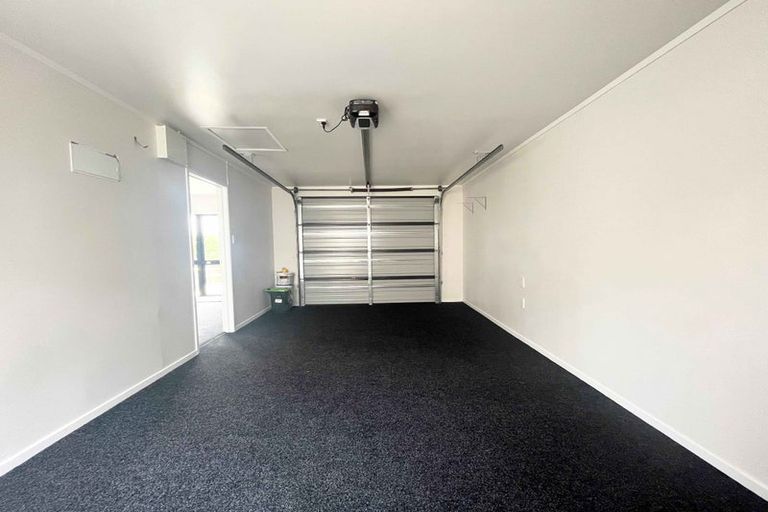 Photo of property in 2/16 Ebony Place, Massey, Auckland, 0614