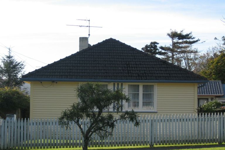 Photo of property in 2/11 Kamahi Street, Stokes Valley, Lower Hutt, 5019