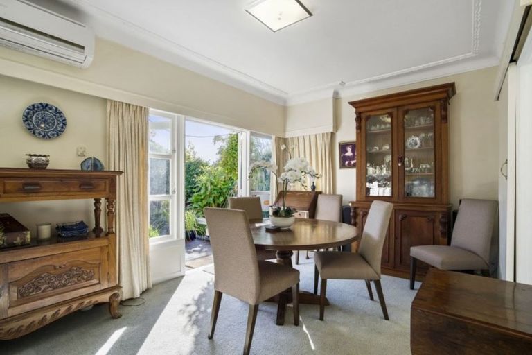 Photo of property in 1/290 East Coast Road, Forrest Hill, Auckland, 0620