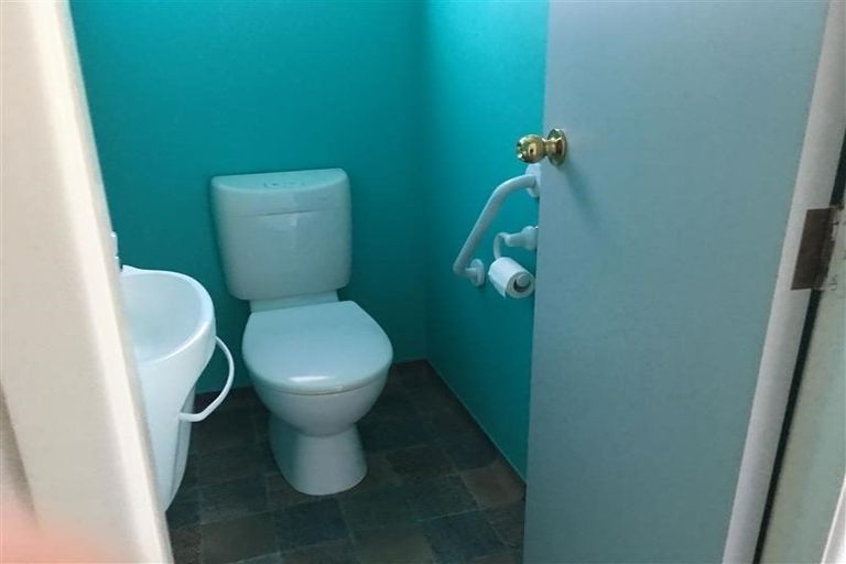 Photo of property in 10 Cumberland Street, Merrilands, New Plymouth, 4312