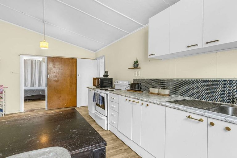 Photo of property in 208 Lyndon Road West, Hastings, 4122