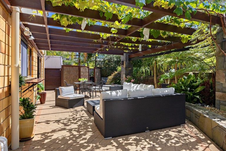 Photo of property in 4 Bejoy Rise, East Tamaki Heights, Auckland, 2016