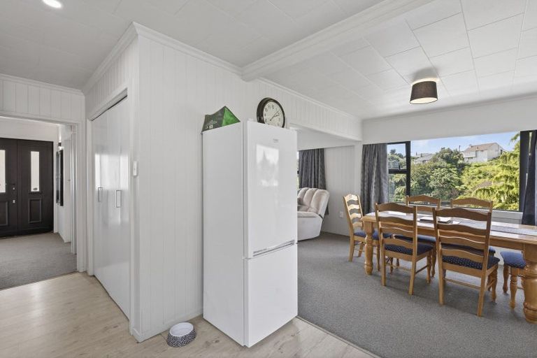 Photo of property in 46 Seaview Road, Marfell, New Plymouth, 4310