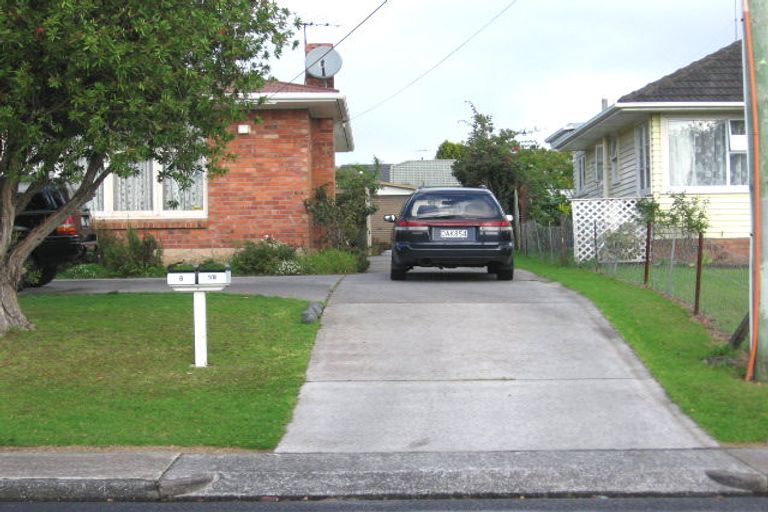 Photo of property in 8 Vodanovich Road, Te Atatu South, Auckland, 0610